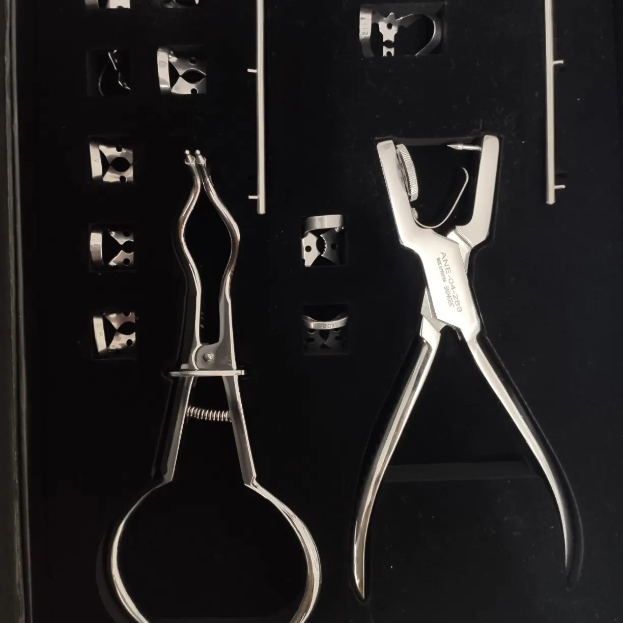 Rubber dam kit (punch + forceps + clamps)