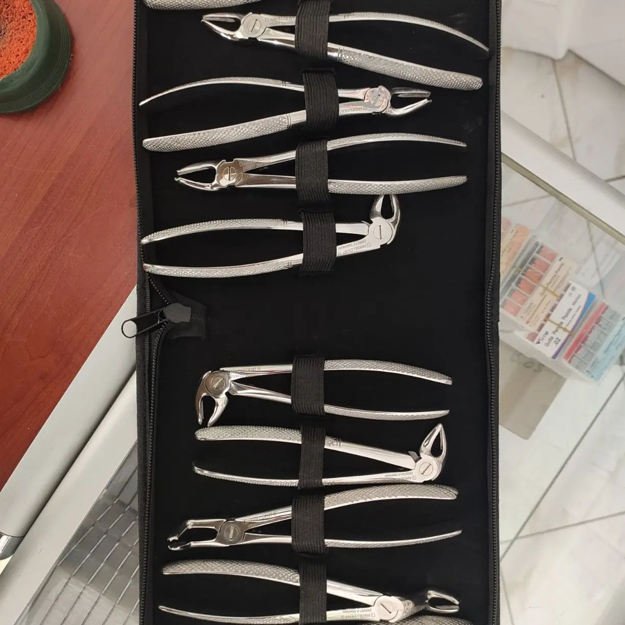 Upper and lower extraction set